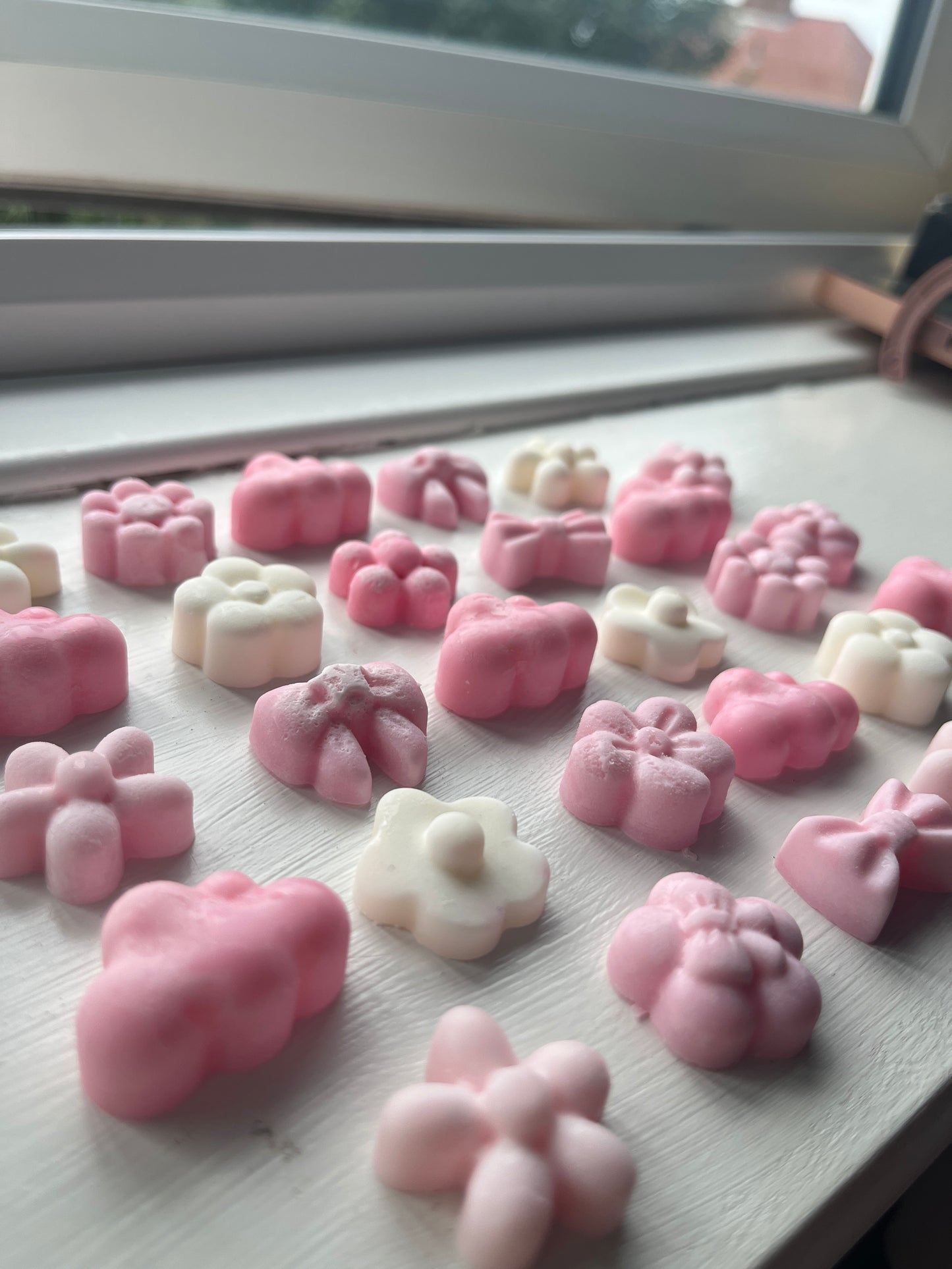 Strawberry&cream clouds, flowers and bows (RANDOM PICK!)