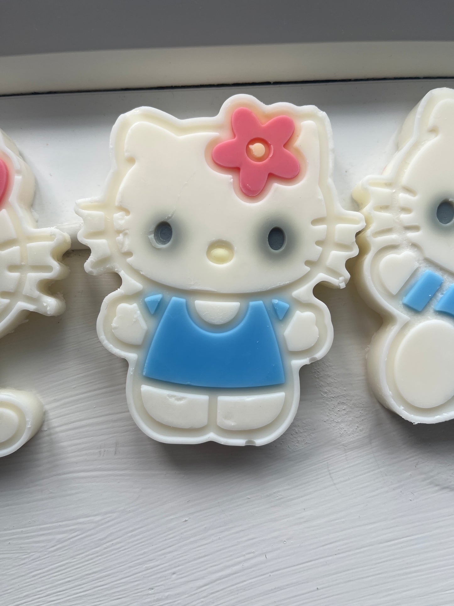 Hello kitty large wax melts (random pick)