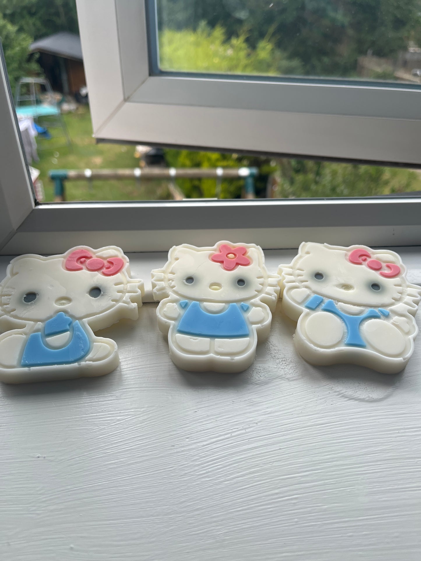Hello kitty large wax melts (random pick)
