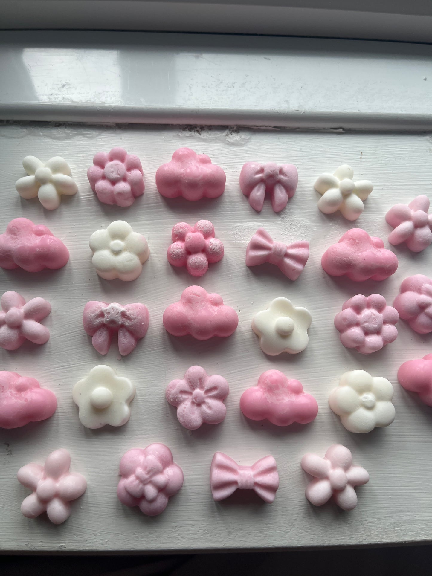 Strawberry&cream clouds, flowers and bows (RANDOM PICK!)