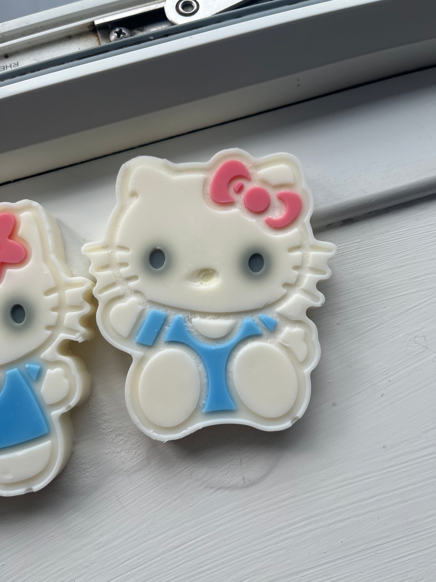 Hello kitty large wax melts (random pick)